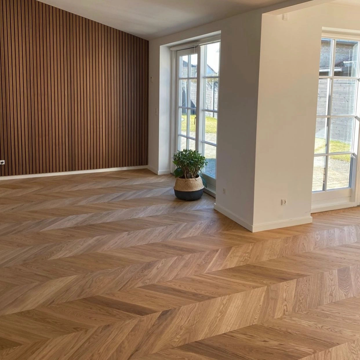 Massiv Fransk sildebensparket, Chevron - Hørning Eg Natur - 16 x 100 x 500 mm